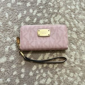 Michael Kors Wristlet